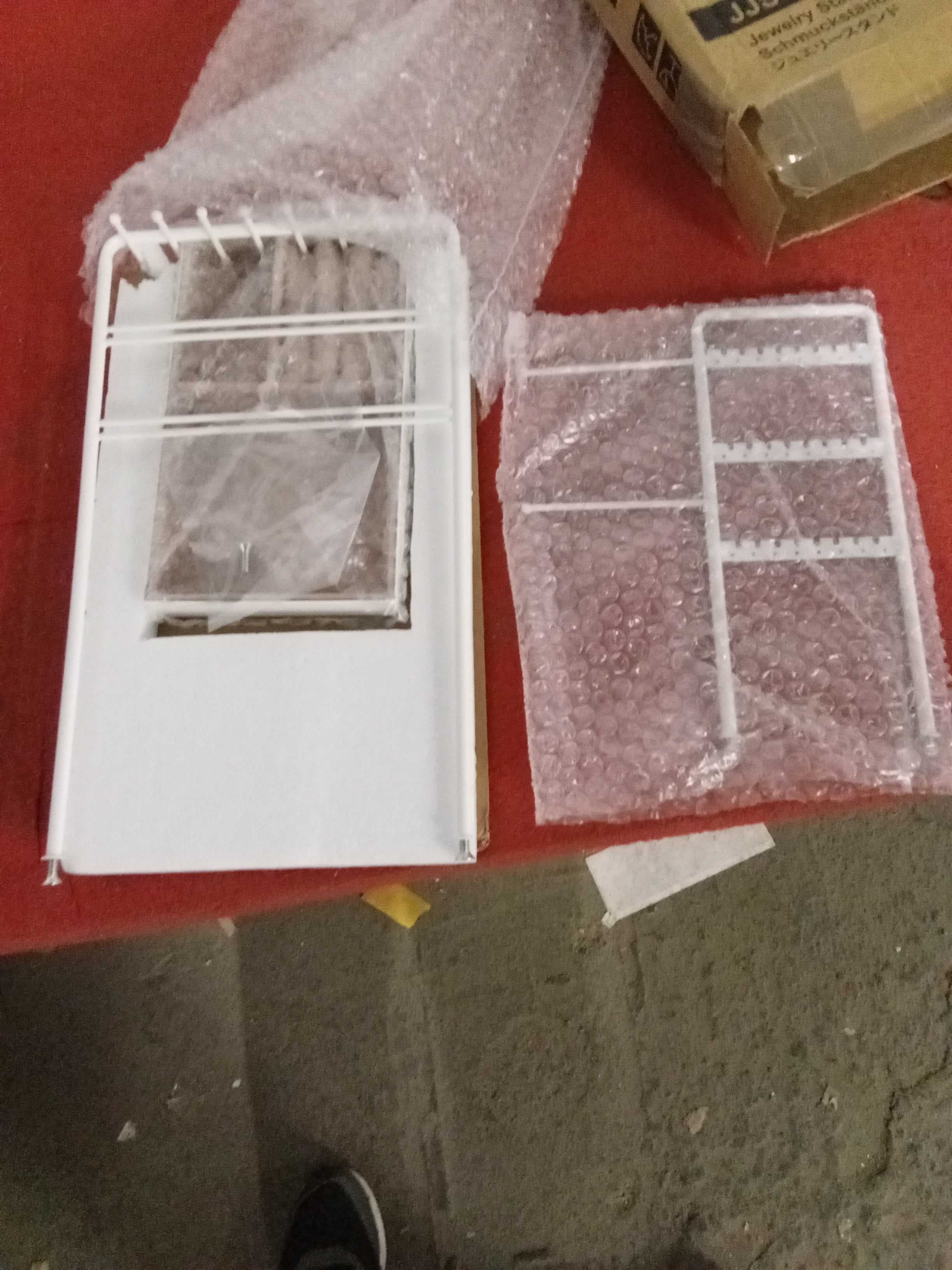 Stojak na biżuterię Songmics, metalowa rama, biały